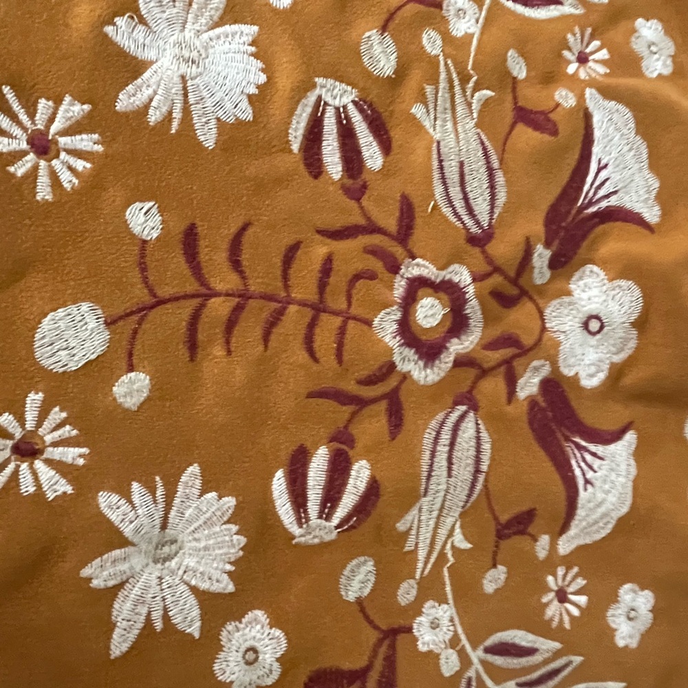 Mi Ami Francesca’s Faux Suede Embroidered Floral Mini Skirt Sz L - Picture 5 of 10